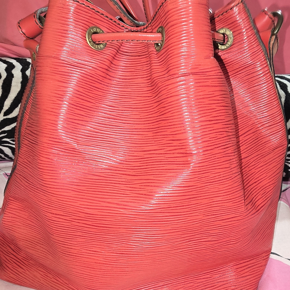 Red Designer Bucket Bag - Picture 7 of 13